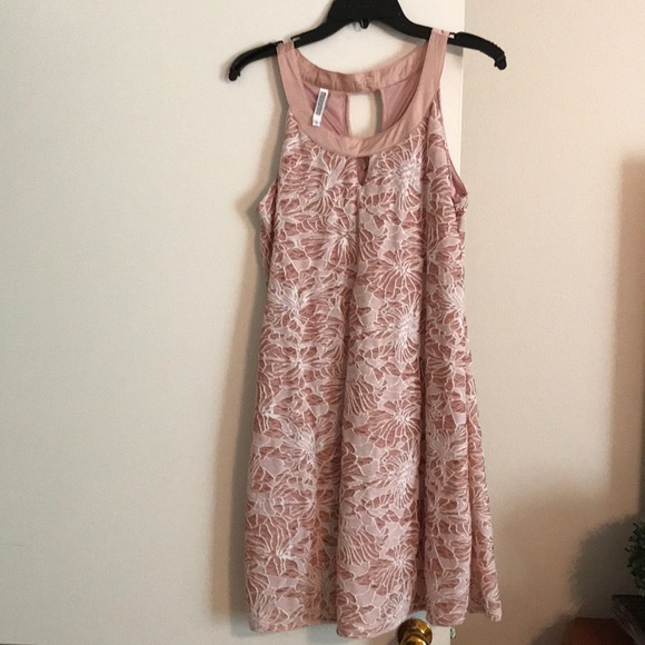 ❌SOLD❌🌸 Monoreno Boutique Dress 🌸 - Picture 4 of 8